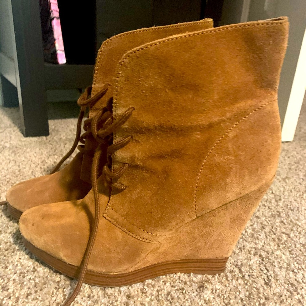Michael Kors tan wedges